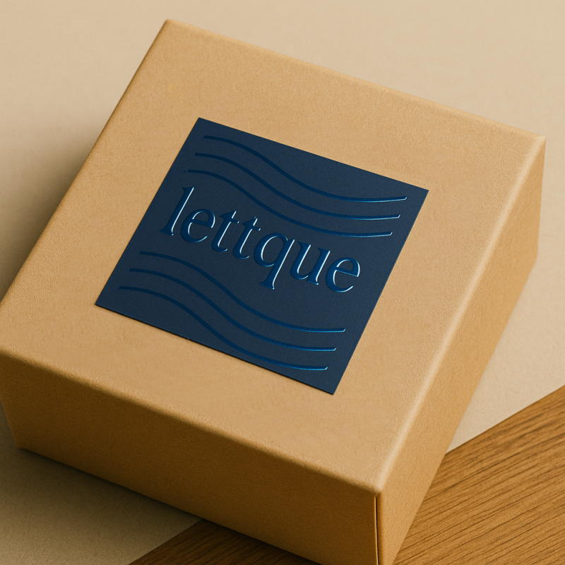 Naklejki z lakierem UV